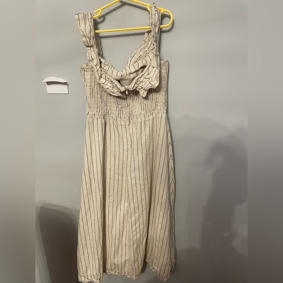 Off white Ann Taylor, off the shoulder dress size 6 - Picture 2 of 4